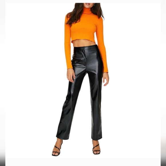 Aritzia Pants - NWT Aritzia Wilfred *Black* Vegan Leather Straight Leg Tempest Pants Size 4